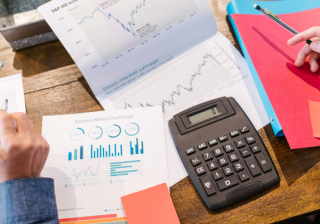 抖音里直播pk可以挣多少钱？如何提升pk值？(抖音里主播pk赚钱)