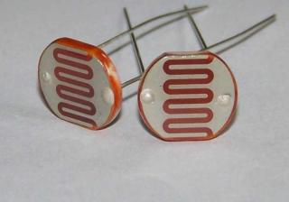 光敏电阻工作原理及应用（关于光敏电阻型号及参数）