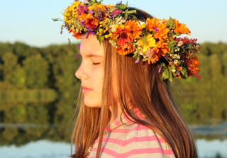 谷歌信息流广告在哪里开户？谷歌现在跑石料成本需要多少？