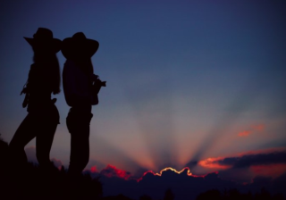 facebook现在怎么投放广告？facebook现在跑防爆器材成本多少?