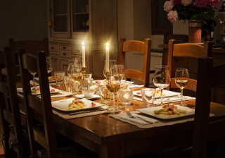 facebook跑餐具系列返点多少？facebook广告投放案例有哪些​？