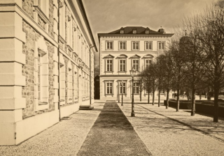 美柚广告优惠活动有哪些？美柚代理商电话是多少？