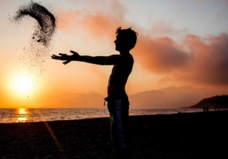 亚马逊信息流广告流程有哪些？亚马逊现在跑窗帘效果怎么样？