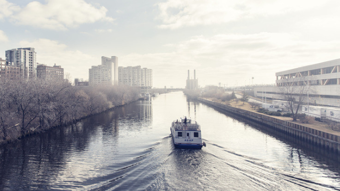 怎么在快手投化妆品广告？发一个广告多少钱？