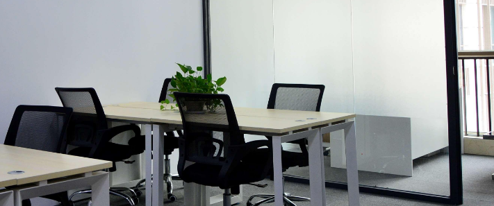 百度将营收分为两大块——“线上营销”及“其它收入”