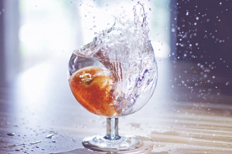 白酒广告怎么做？快手跑丰胸广告现在有户能联系吗？