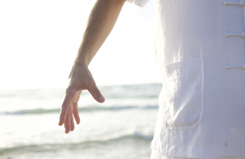 白酒广告怎么做？快手跑丰胸广告现在有户能联系吗？