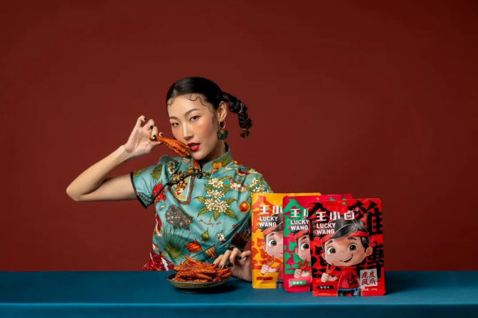 私域实战全解|把用户变成“自己人”,王小卤将凤爪做成了2000万的大生意 私域实战全解|把用户变成“自己人”,王小卤将凤爪做成了2000万的大生意