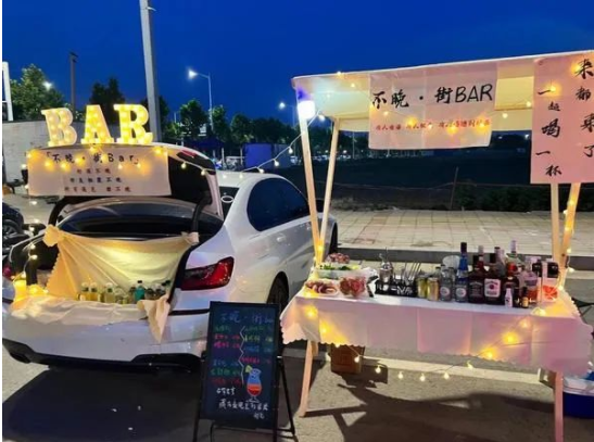 快手广告平台:不卷了,年轻人把“烟火气”装进了后备箱。 快手广告平台:不卷了,年轻人把“烟火气”装进了后备箱。