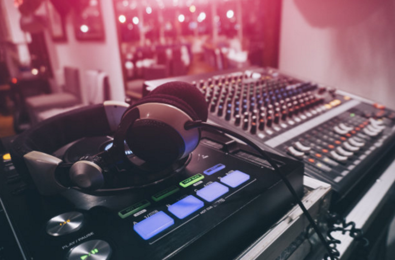 调音台的作用和效果图示(调音台输入接口图解) 调音台的作用和效果图示(调音台输入接口图解)