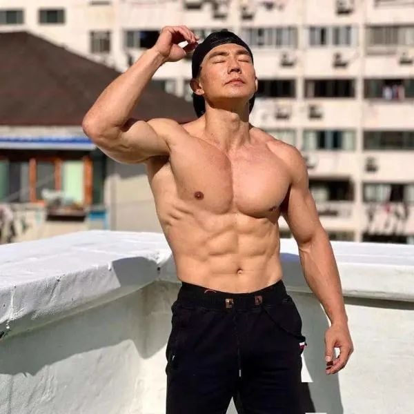 7天涨粉1000万!刘畊宏靠健身直播走红,健身商业 7天涨粉1000万!刘畊宏靠健身直播走红,健身商业