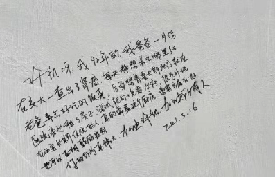 90后小伙,靠给老人“拍照”涨粉百万,他背后的 90后小伙,靠给老人“拍照”涨粉百万,他背后的