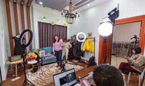 淘宝直播间图片店铺装修（淘宝店铺装修效果图大全）