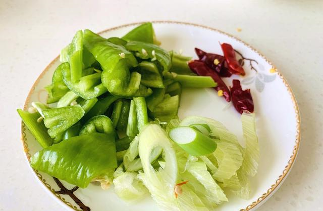 普通的平菇,不是肉却能炒出肉的味道,怎么做 普通的平菇,不是肉却能炒出肉的味道,怎么做