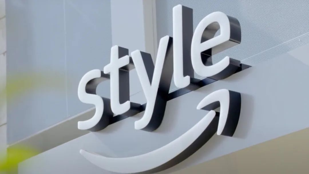 亚马逊首家实体服装店开业，电商巨头是如何“