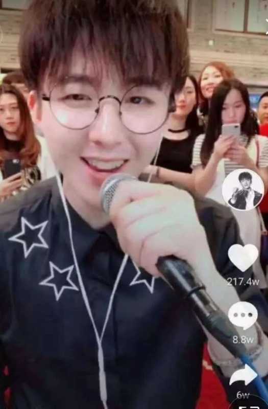 大线索报道：抖音网红排名揭晓，第一名居然是