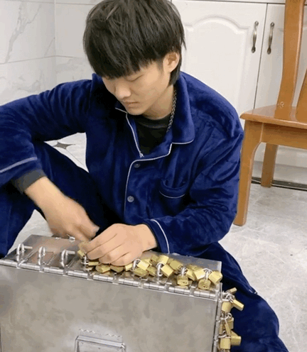 狂赚3亿后，却消失1个月！抖音最火网红，为何有