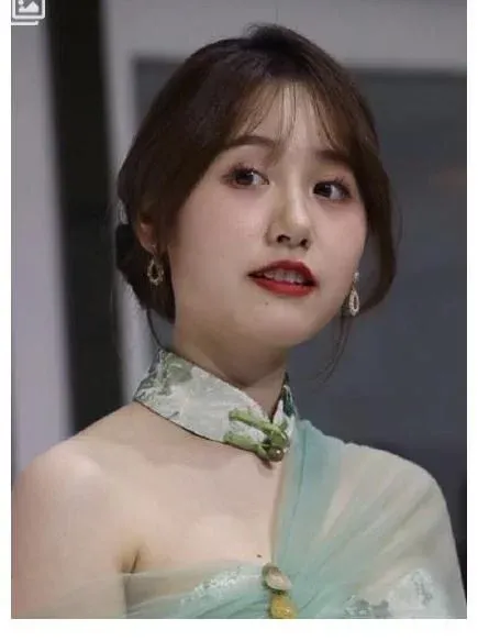 抖音网红「蓝衣战神」薄纱装现身车展「无P图流