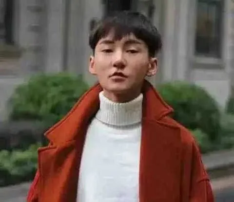 抖音网红李由变性成功，自曝已是女儿身，模样