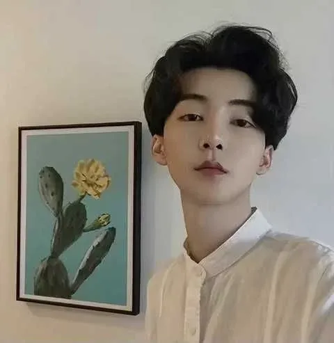 抖音网红李由变性成功，自曝已是女儿身，模样