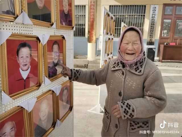 女子拍下2000多张“遗照”,抖音记录感人瞬间,让众多网友破防 女子拍下2000多张“遗照”,抖音记录感人瞬间,让众多网友破防