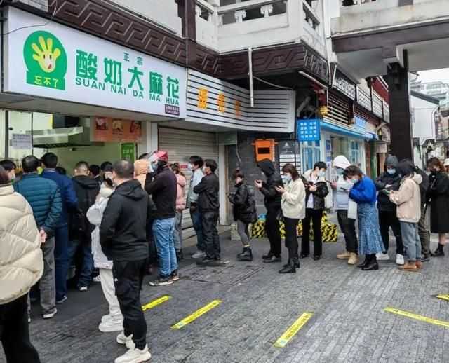 一场抖音营销引发的“饥饿排队” 一场抖音营销引发的“饥饿排队”