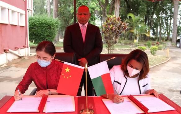 马达加斯加南部旱灾严重 中国紧急援助人道主义物资