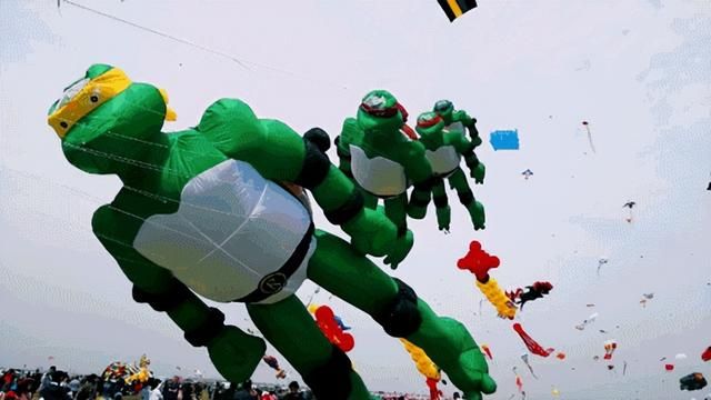 “潍坊风筝模仿空间站对接”上热搜!制作者揭秘如何“成功对接”:改版4次,十几人做了2个月 “潍坊风筝模仿空间站对接”上热搜!制作者揭秘如何“成功对接”:改版4次,十几人做了2个月