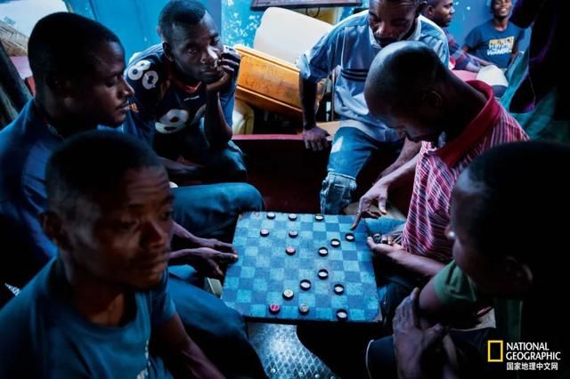 无人监管的刚果河，乱套了