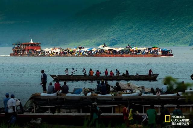 无人监管的刚果河，乱套了