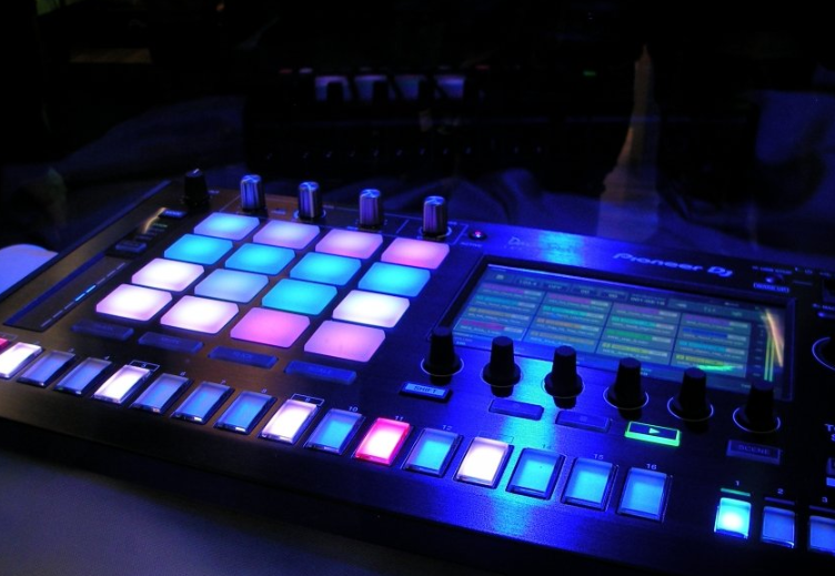 网易有道广告跑下成本多少?网易新闻广告跑皮带广告下单成本多少？