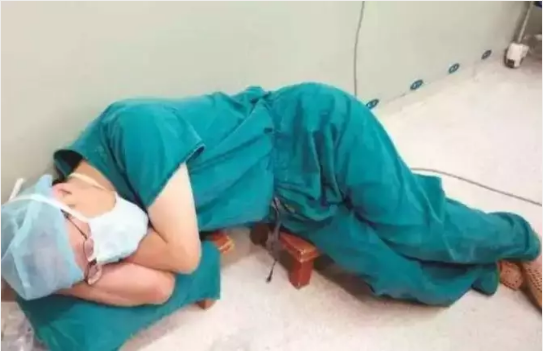 万能钥匙广告推广:挑战医学极限，他只为打开病人的“折叠”人生！