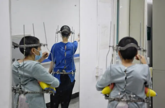 万能钥匙广告推广:挑战医学极限，他只为打开病人的“折叠”人生！