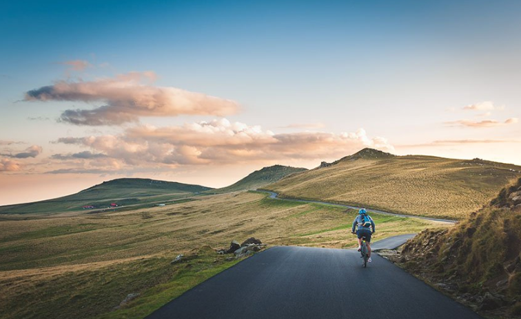 华为广告客服电话是多少？华为跑直播返点多少？