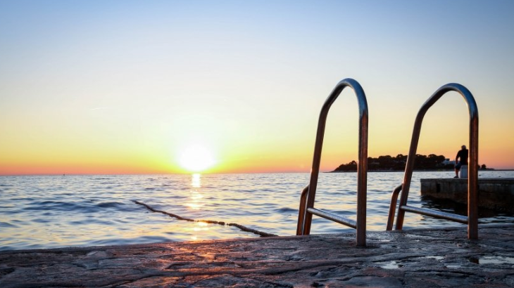 现在在凤凰网投放广告需要多少钱呢？凤凰网信息流广告价格是多少钱呢？