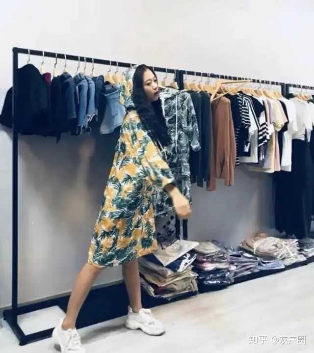 抖音上第一批网红现在怎么样了？