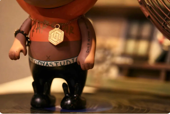 芒果TV广告平台：说唱听我的 x SooyaStudio | Rapstar Ban，潮酷发售！