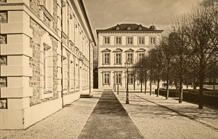 美柚广告优惠活动有哪些？美柚代理商电话是多少？