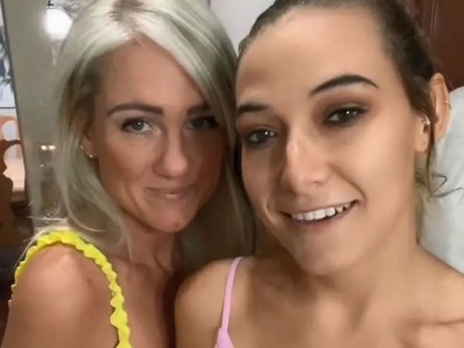 惊!美国女网红自曝淫乱私生活!和亲妈共侍一 惊!美国女网红自曝淫乱私生活!和亲妈共侍一