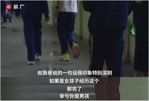 抖音网红女幼师,和小男孩亲嘴视频爆火:“男 抖音网红女幼师,和小男孩亲嘴视频爆火:“男