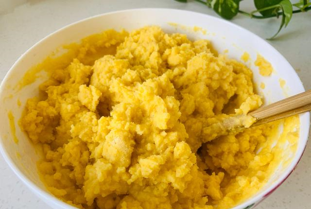 黄米面粘豆包怎么做?用酵母发酵吗?开水还是 黄米面粘豆包怎么做?用酵母发酵吗?开水还是