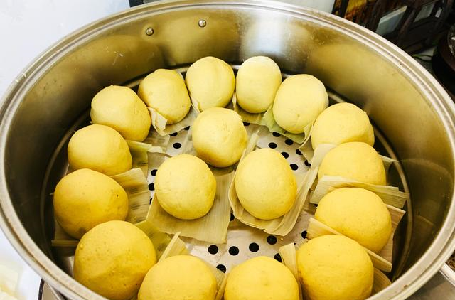 黄米面粘豆包怎么做?用酵母发酵吗?开水还是 黄米面粘豆包怎么做?用酵母发酵吗?开水还是