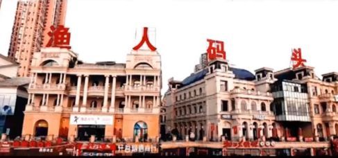 单亲奶爸凌晨三点下班，每天卖200斤小龙虾养女